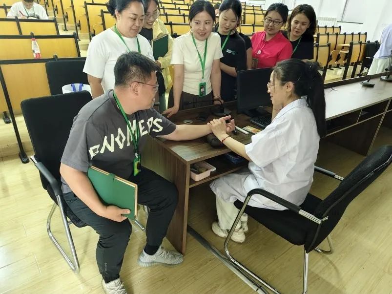 【关爱教师 厚植健康】迎泽区中医医院开展中医药文化进校园活动