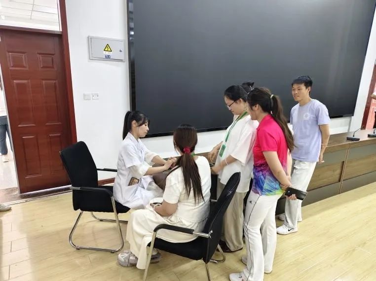 【关爱教师 厚植健康】迎泽区中医医院开展中医药文化进校园活动