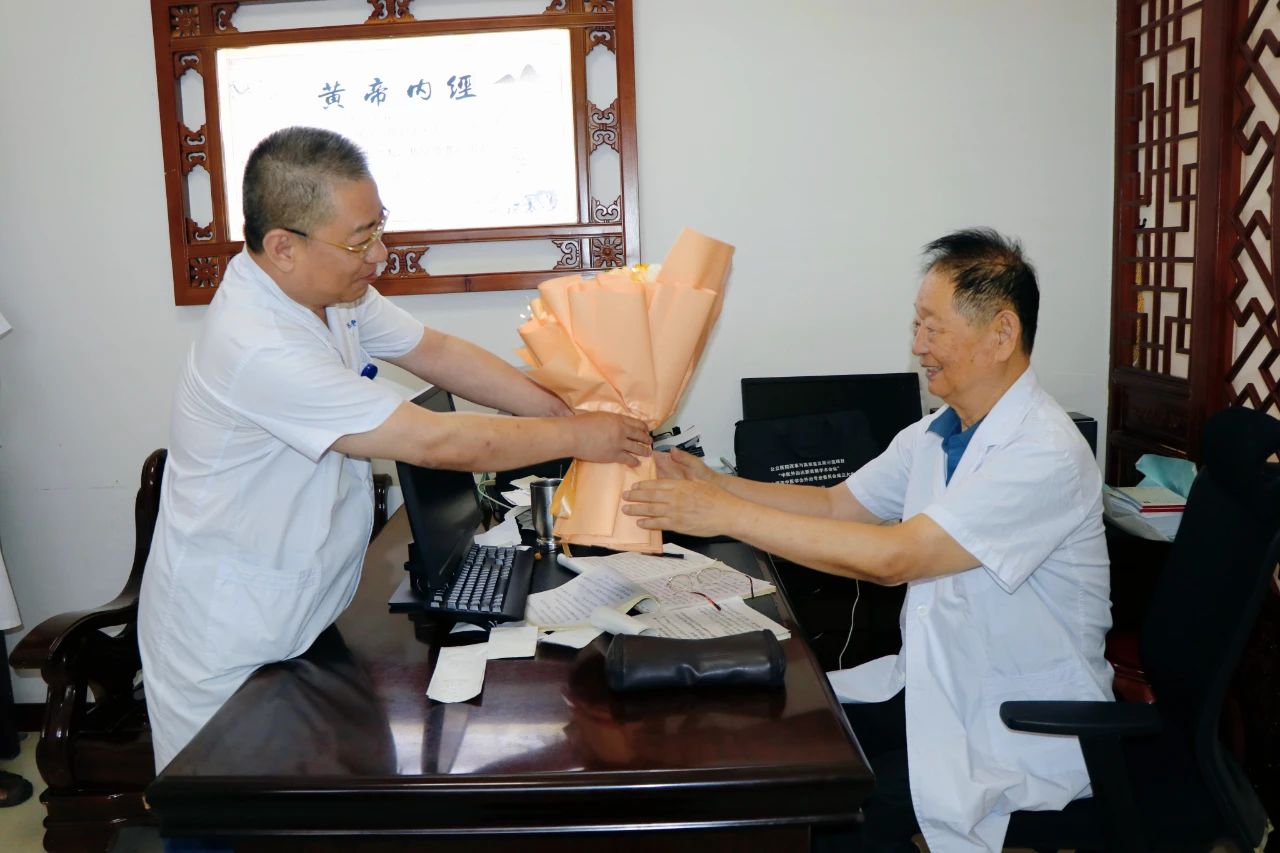 【德馨于行 技精于勤】太原市迎泽区中医医院开展医师节慰问活动